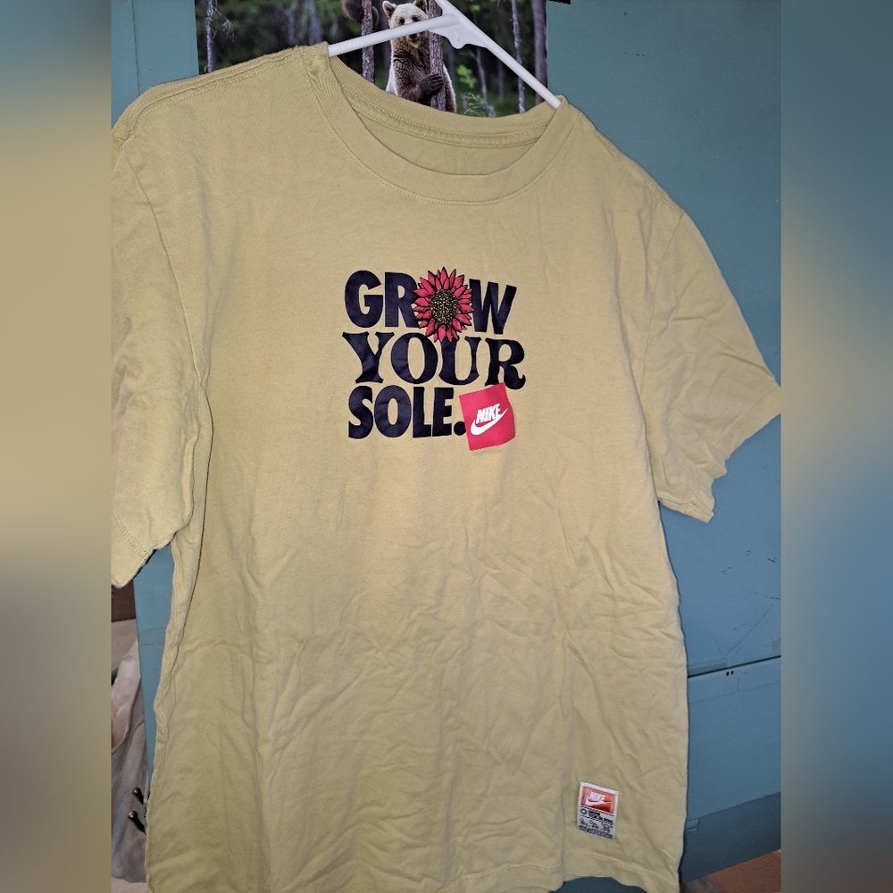 Nike Yellow Graphic T-Shirt Medium